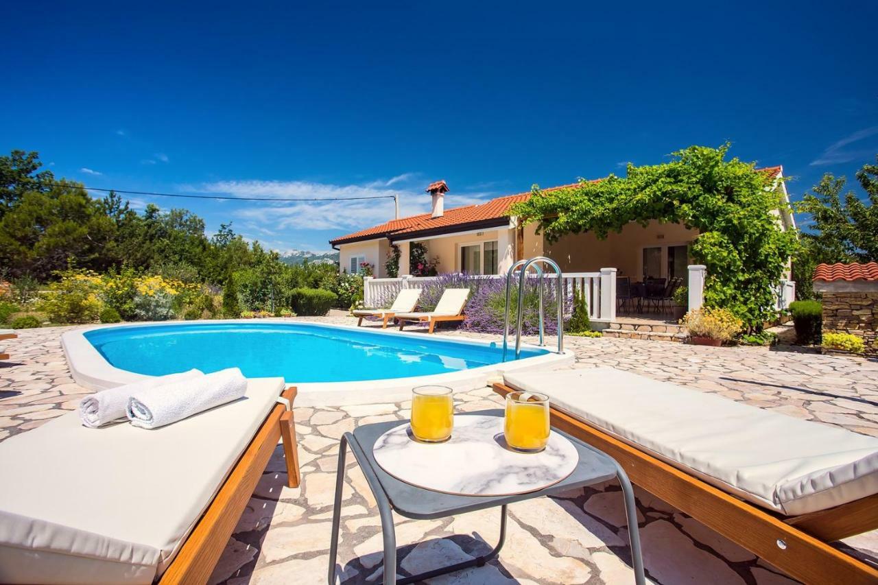 Villa Ana - 3 Bedroom Villa With Private Pool And Unspoiled Natural Environment Kučiće 外观 照片