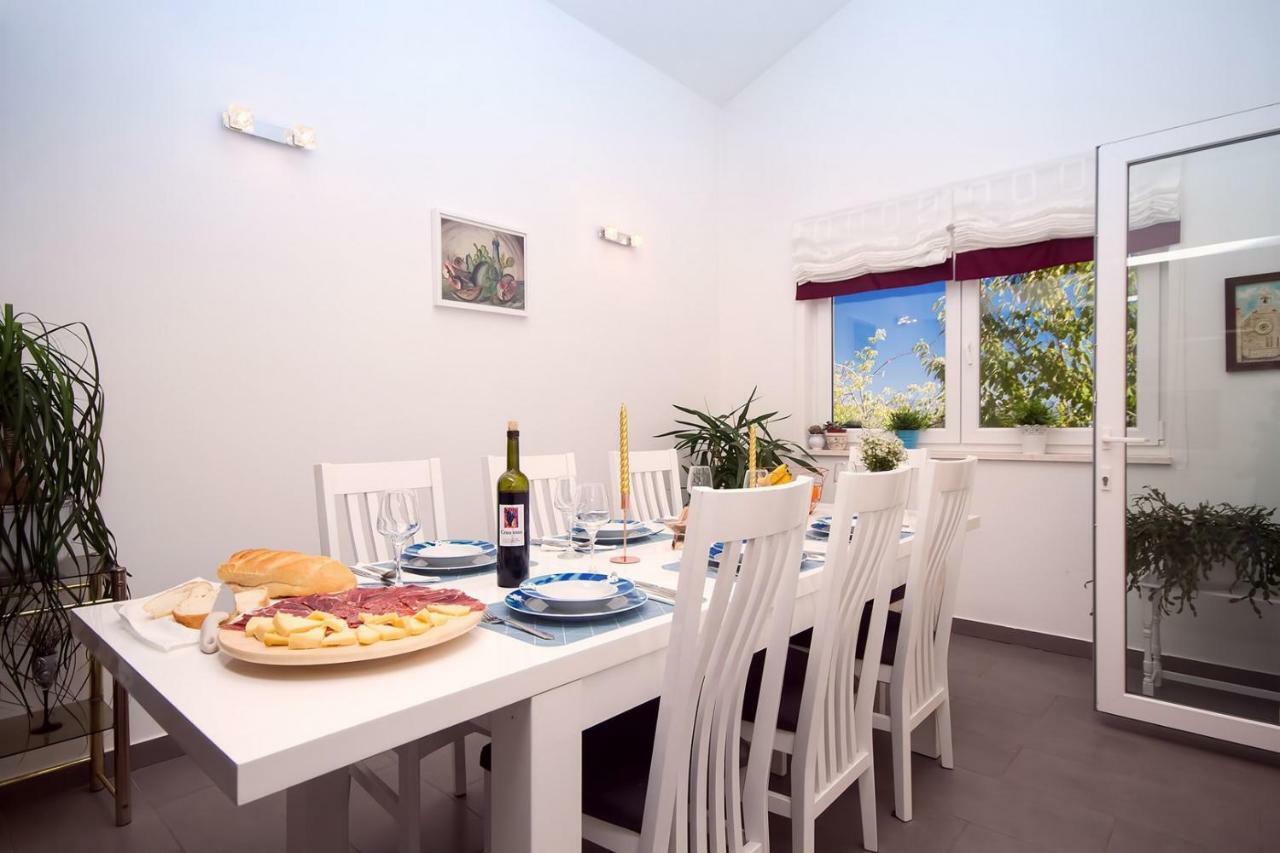 Villa Ana - 3 Bedroom Villa With Private Pool And Unspoiled Natural Environment Kučiće 外观 照片