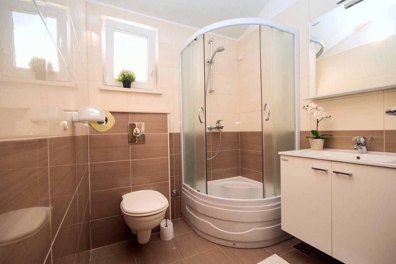 Villa Ana - 3 Bedroom Villa With Private Pool And Unspoiled Natural Environment Kučiće 外观 照片