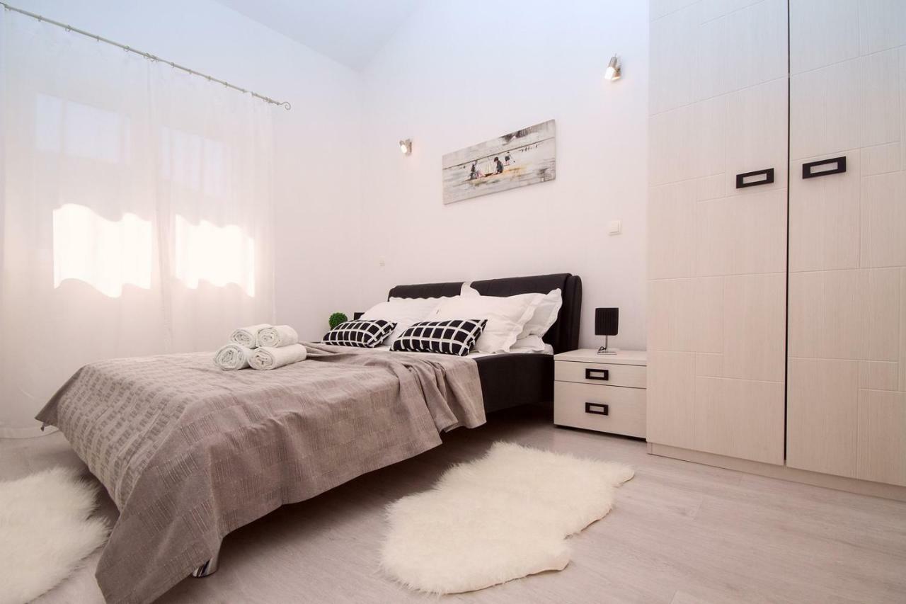 Villa Ana - 3 Bedroom Villa With Private Pool And Unspoiled Natural Environment Kučiće 外观 照片