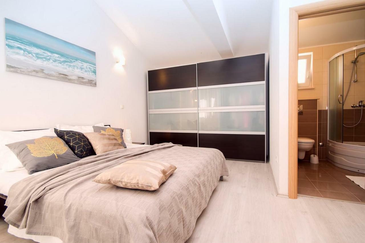 Villa Ana - 3 Bedroom Villa With Private Pool And Unspoiled Natural Environment Kučiće 外观 照片