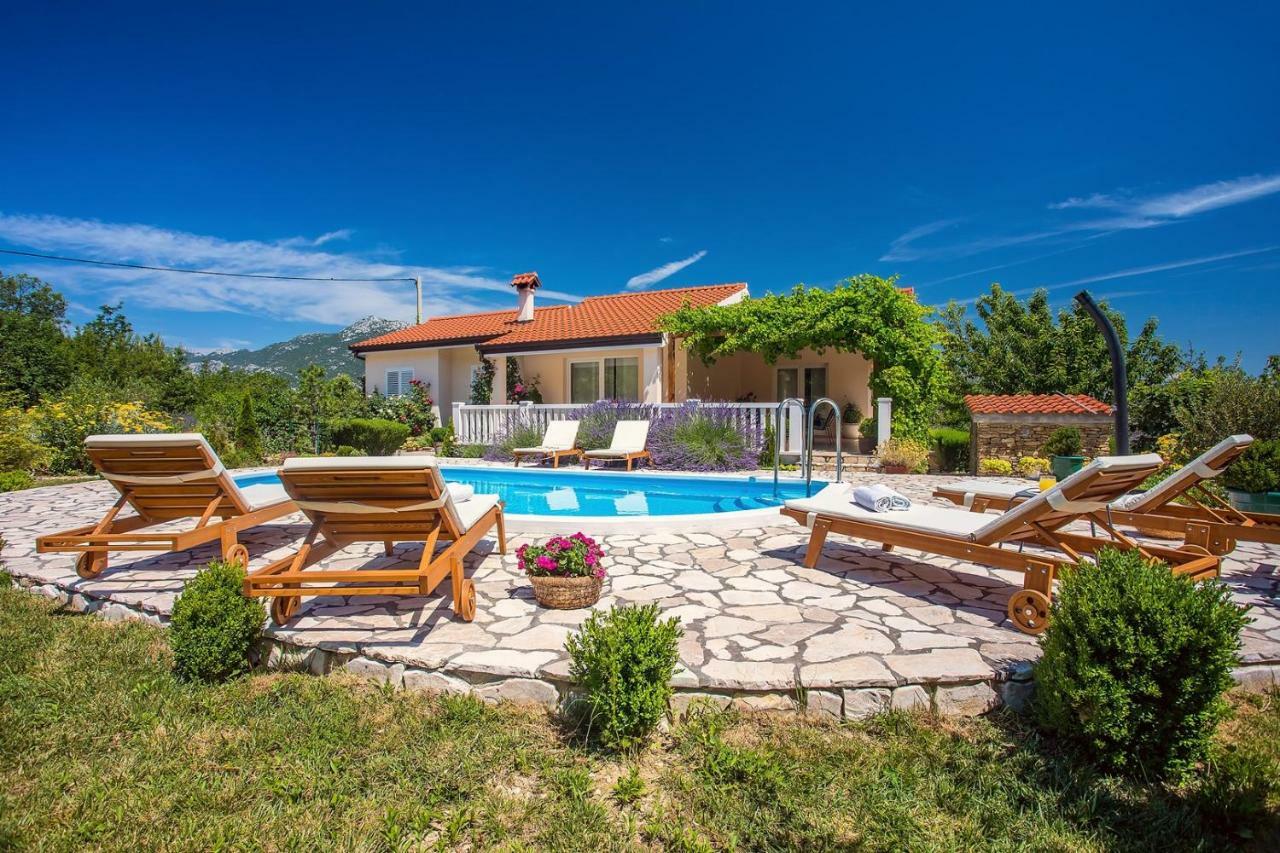 Villa Ana - 3 Bedroom Villa With Private Pool And Unspoiled Natural Environment Kučiće 外观 照片