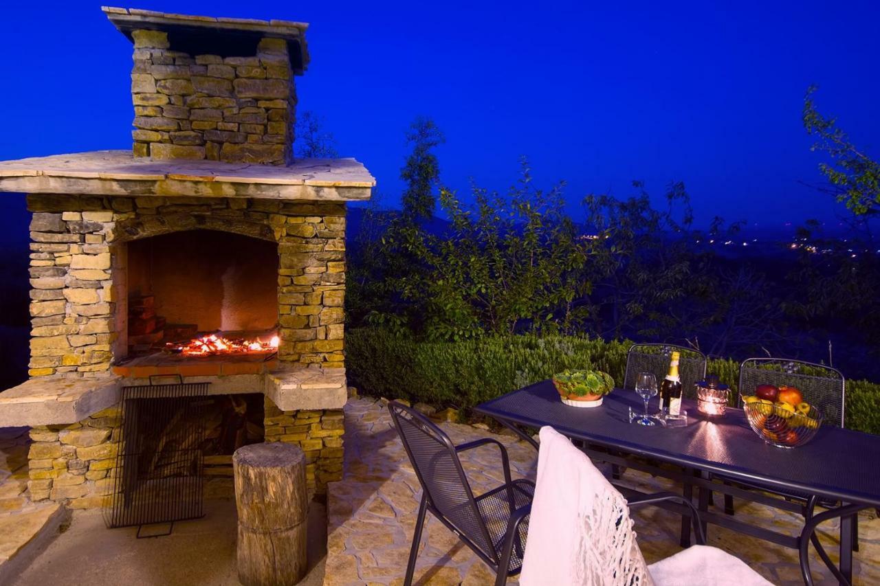 Villa Ana - 3 Bedroom Villa With Private Pool And Unspoiled Natural Environment Kučiće 外观 照片